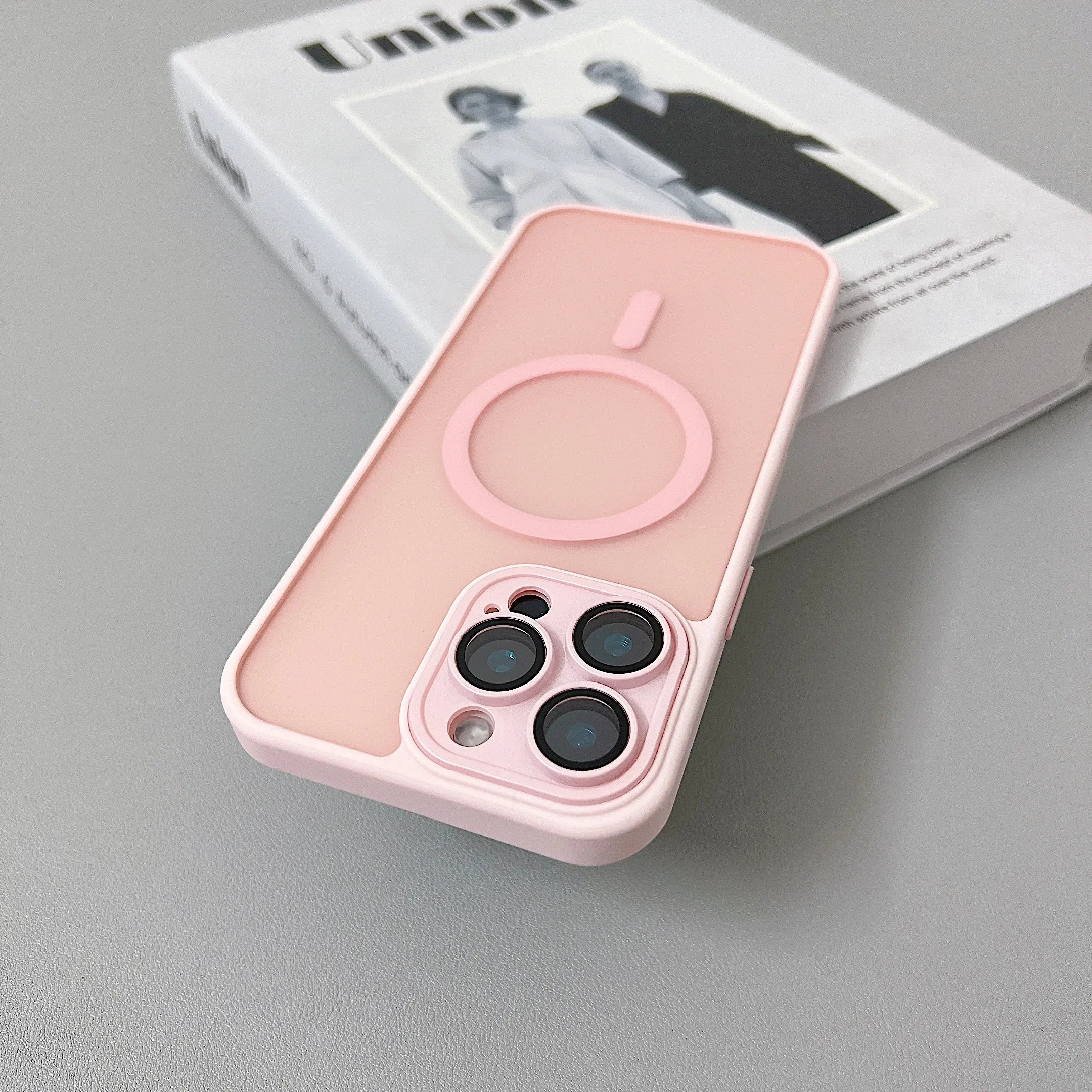 Funda Magnética Mate Translúcida Antigolpes